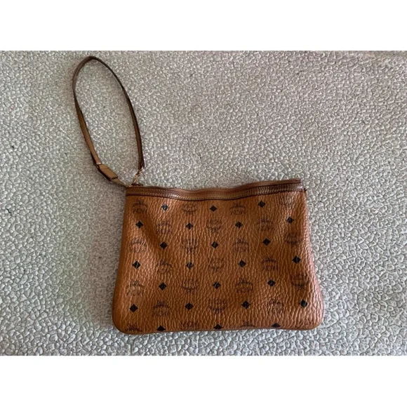 MCM - Picture 3 of 7